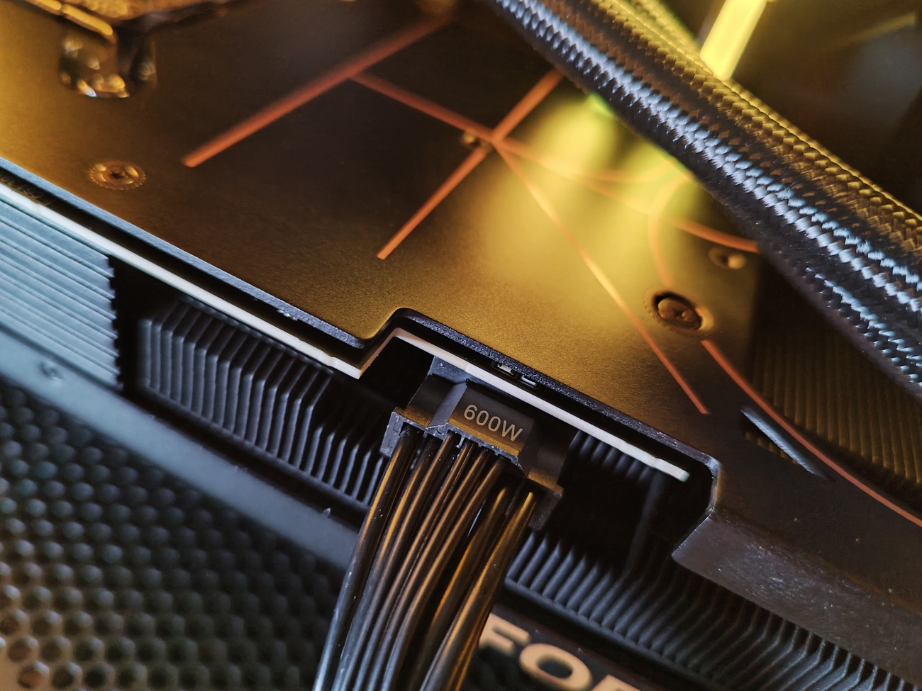 PCOKRIG "RDY-400" | CORE I5-14600KF + FRAME - 360MM LIQUID COOLING LCD - B760M BTF - 32GB 6000 RGB D5 2X16 - 2TB M2 NVME GEN.4 7400 - RTX-4080 PRO ART 16GB - GPU DEDICATA NVIDIA - 80+GOLD MODULARE 3.0 - W11 PRO